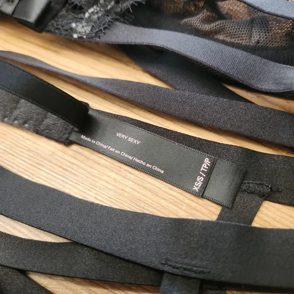 Victoria's Secret Black Strappy Bra And Garter Intimates XS - Picture 8 of 8